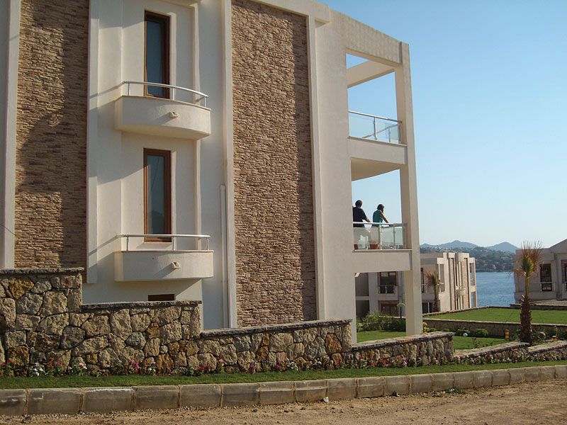 İzmir Villa Tadilatı İle Bahçe ve Havuz Yenilenmesi